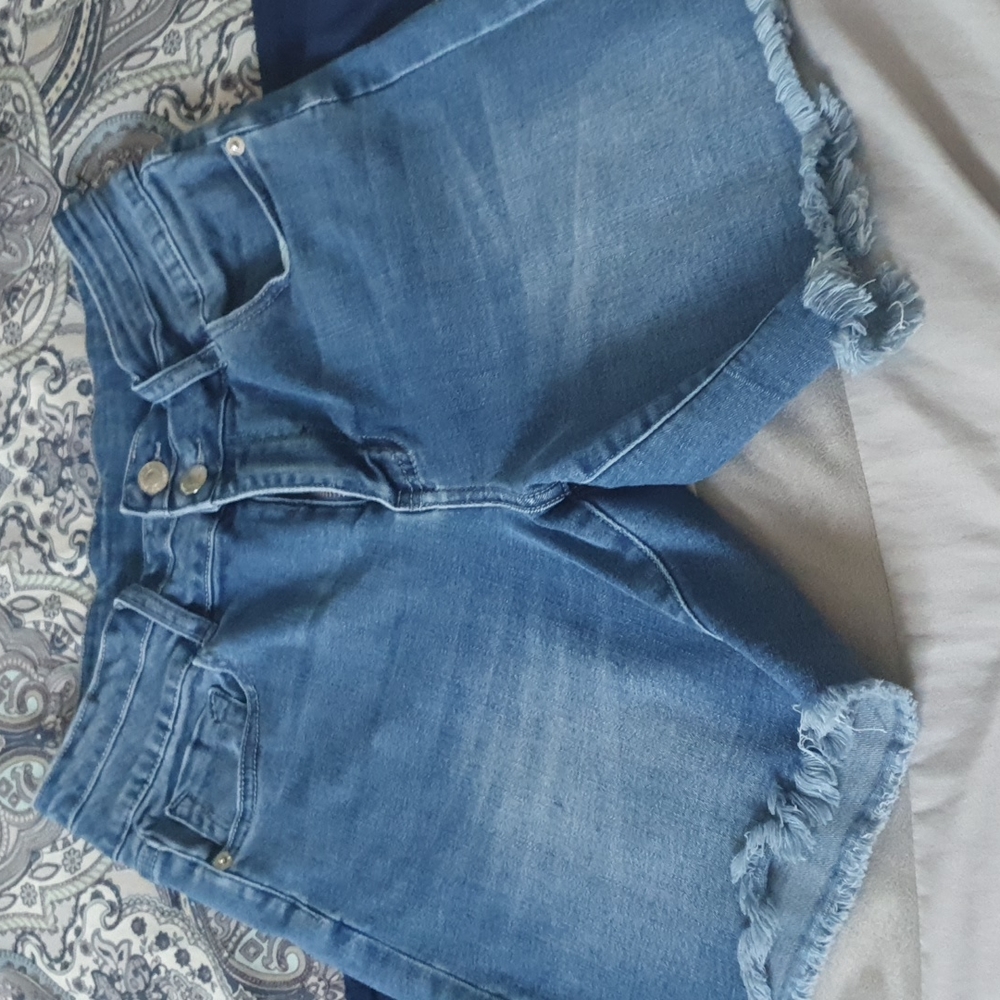 Woman shorts size 8 stretch
